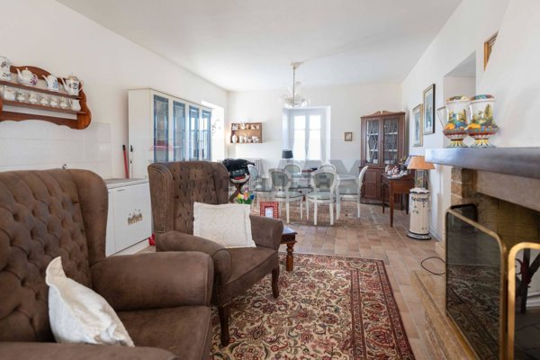 casa semindipendente in vendita a Cupramontana
