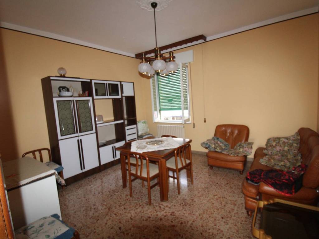 casa indipendente in vendita a Cupramontana