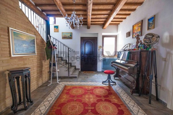 casa indipendente in vendita a Cupramontana