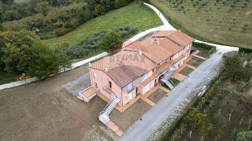 casa indipendente in vendita a Cupramontana