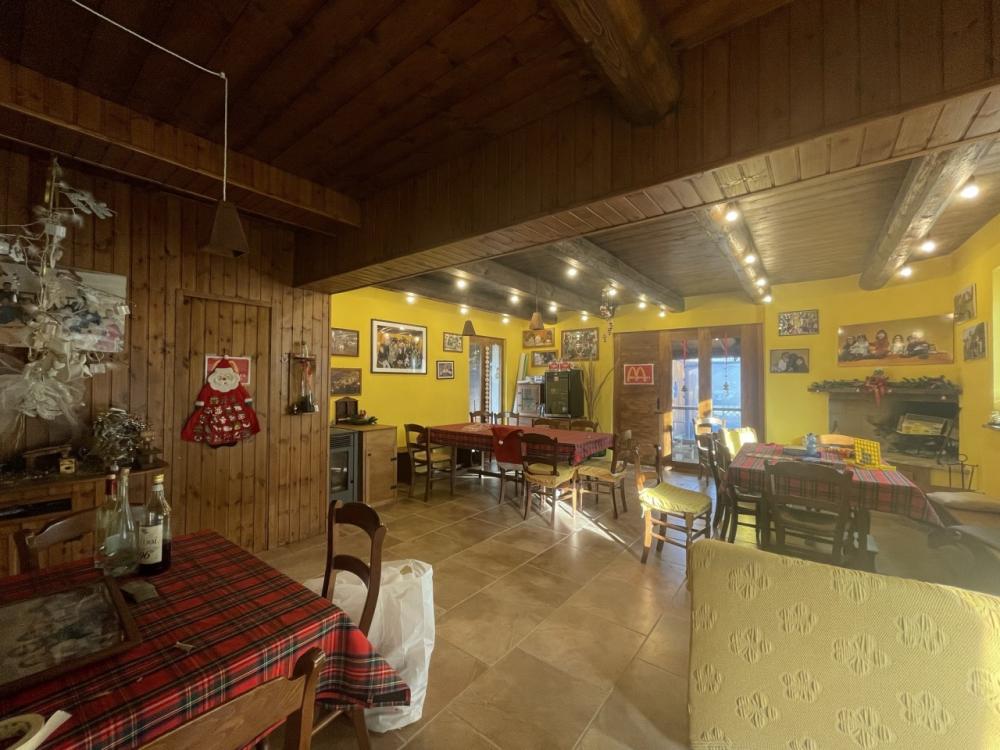 casa indipendente in vendita a Cupramontana