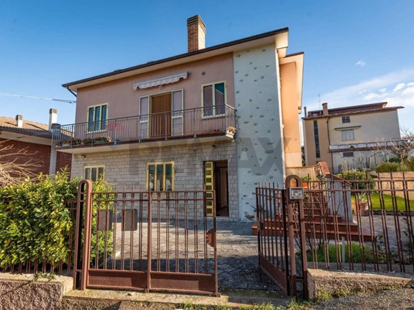 casa indipendente in vendita a Cupramontana