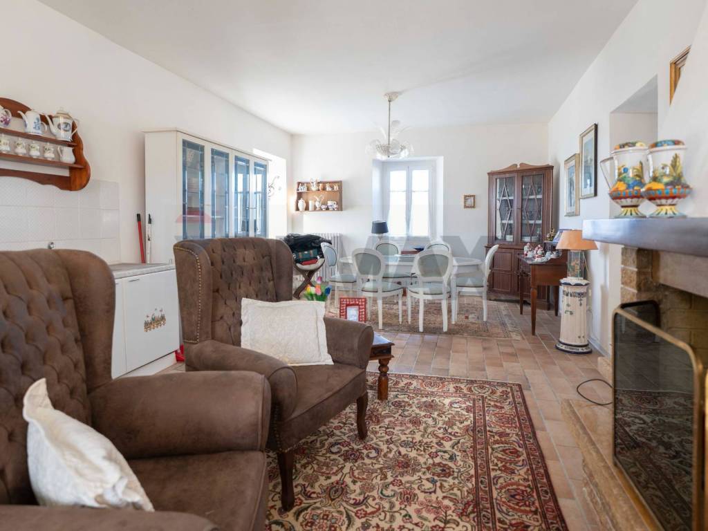 casa indipendente in vendita a Cupramontana