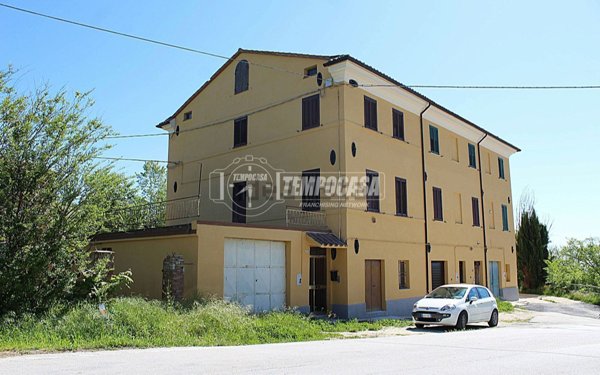appartamento in vendita a Cupramontana in zona Poggio Cupro