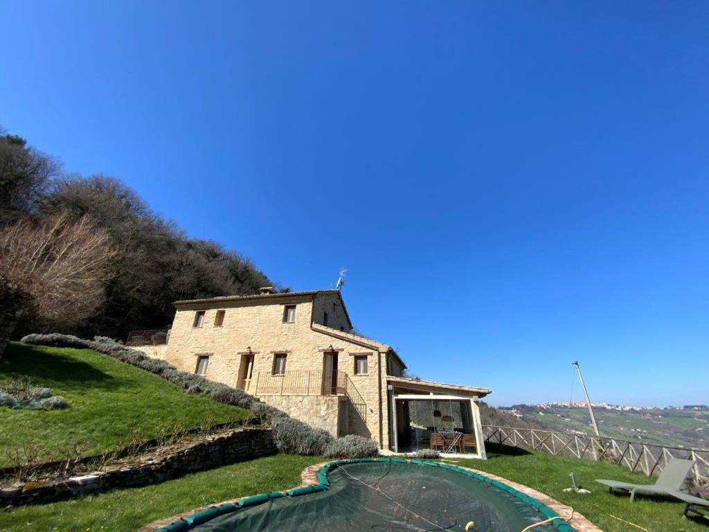 casa indipendente in vendita a Cupramontana