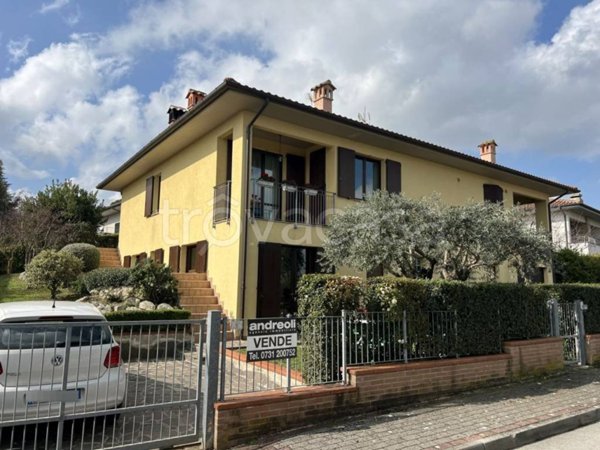 casa indipendente in vendita a Cupramontana