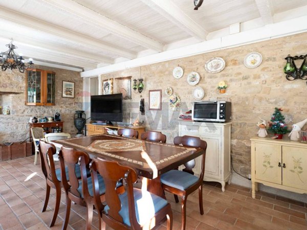 casa indipendente in vendita a Cupramontana