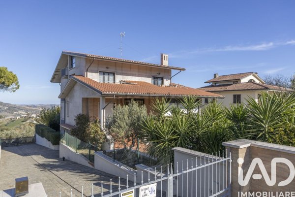 casa indipendente in vendita a Cupramontana in zona Poggio Cupro