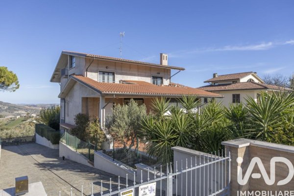 casa indipendente in vendita a Cupramontana in zona Poggio Cupro