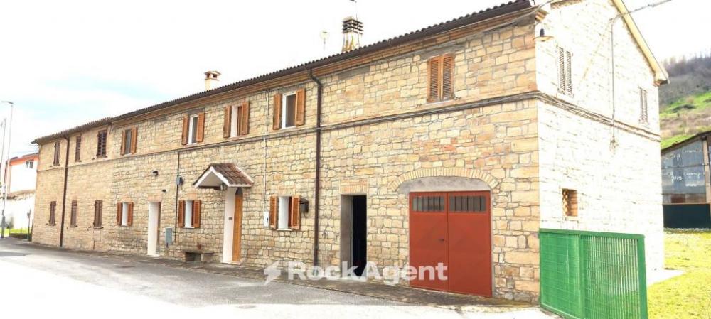 casa indipendente in vendita a Cupramontana