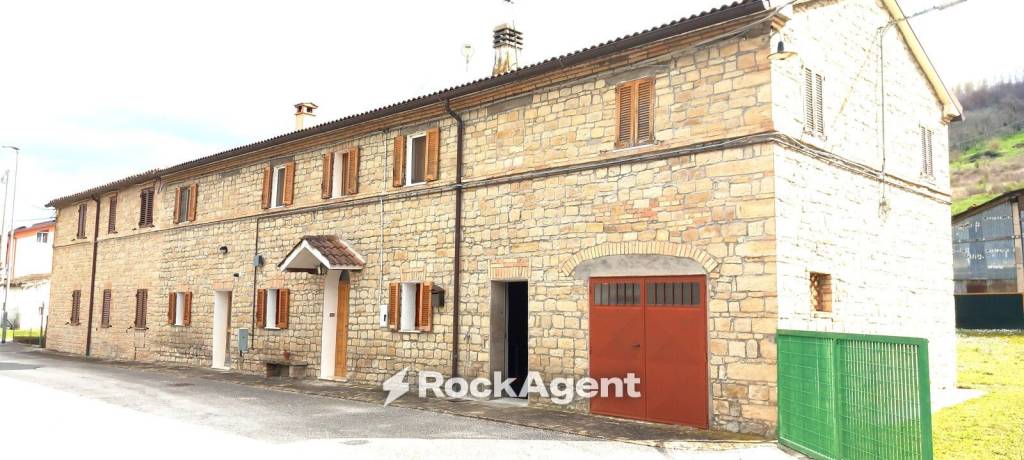 casa indipendente in vendita a Cupramontana