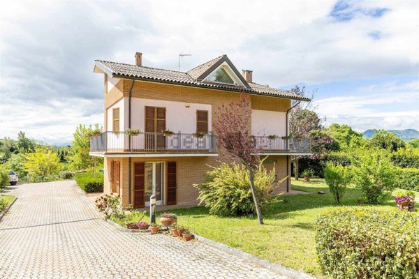 casa indipendente in vendita a Cupramontana