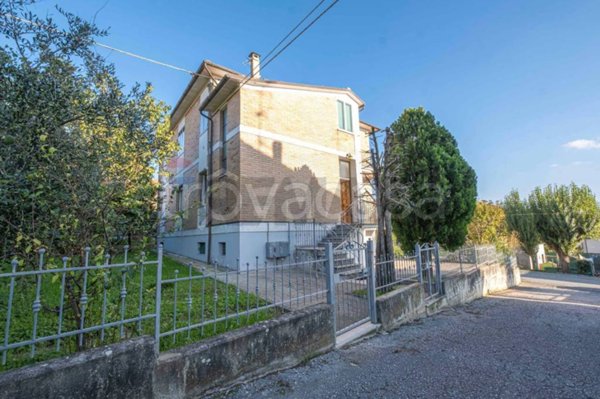 casa indipendente in vendita a Cupramontana