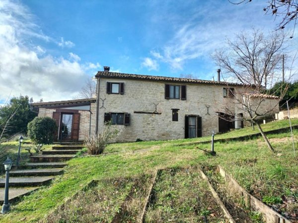 casa indipendente in vendita a Cupramontana