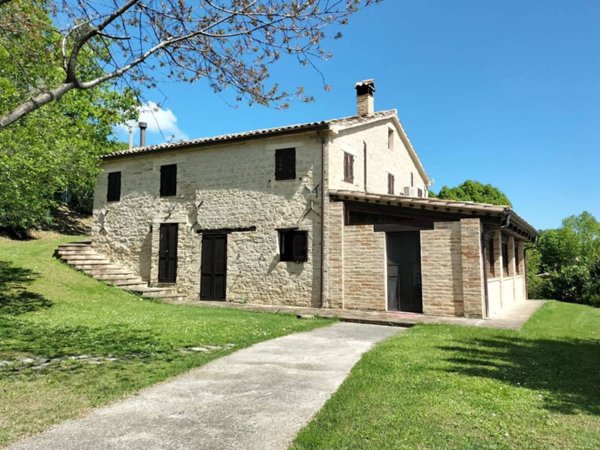 casa indipendente in vendita a Cupramontana