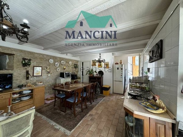 casa indipendente in vendita a Cupramontana