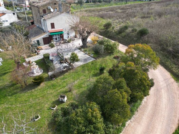 casa indipendente in vendita a Cupramontana