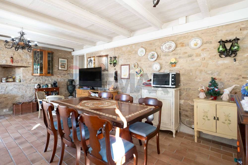 casa indipendente in vendita a Cupramontana