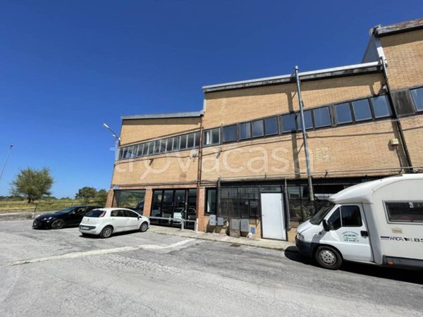 locale commerciale in vendita a Cupramontana