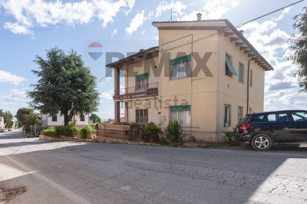 casa indipendente in vendita a Cupramontana