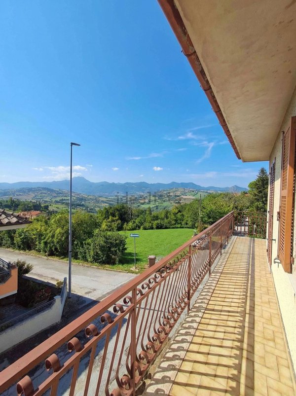 casa indipendente in vendita a Cupramontana