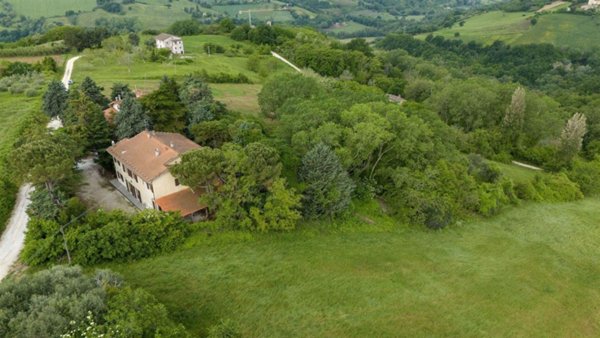 appartamento in vendita a Cupramontana in zona Poggio Cupro