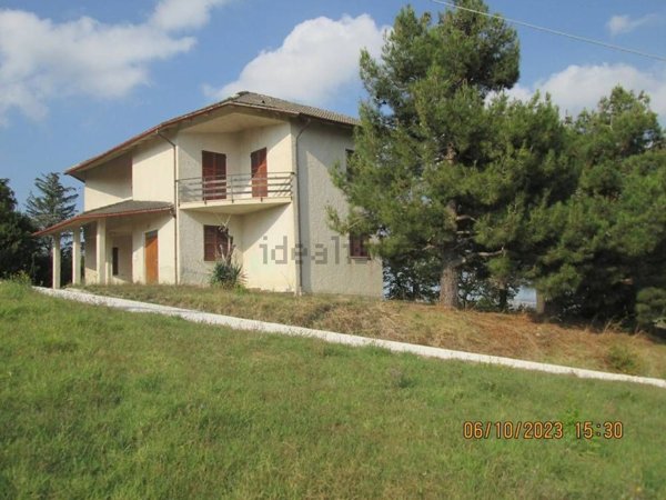 casa indipendente in vendita a Cupramontana