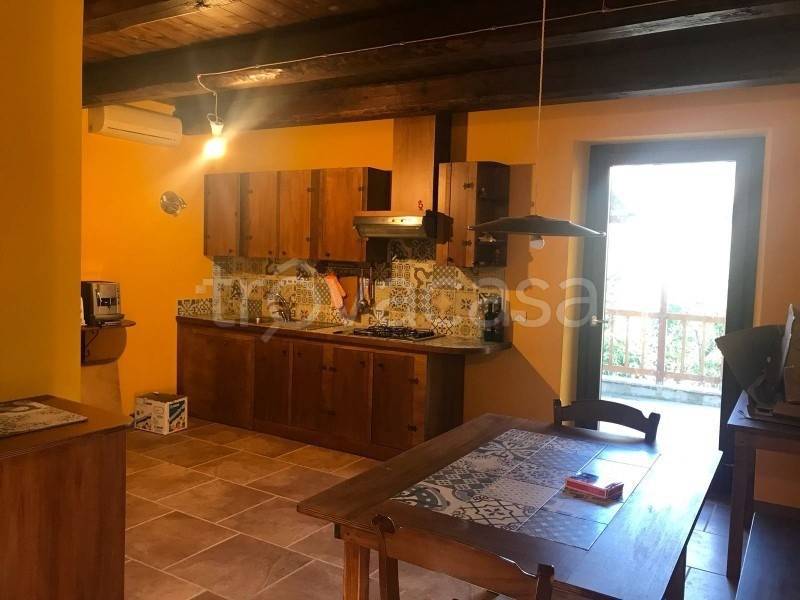 casa indipendente in vendita a Cupramontana