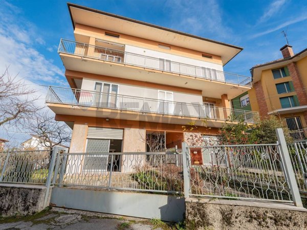casa indipendente in vendita a Cupramontana