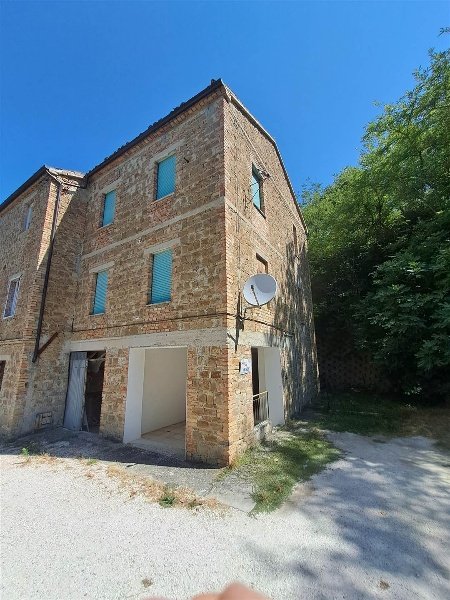 appartamento in vendita a Cupramontana in zona Poggio Cupro