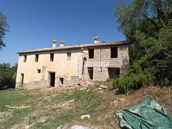 appartamento in vendita a Cupramontana in zona Poggio Cupro