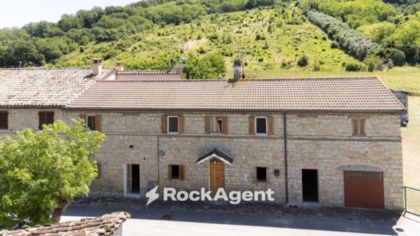 casa indipendente in vendita a Cupramontana in zona Poggio Cupro