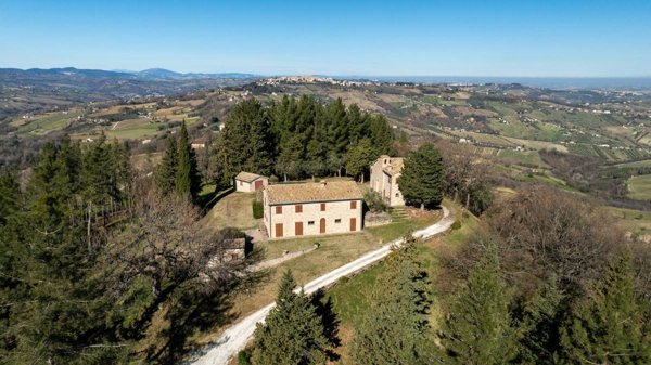 appartamento in vendita a Cupramontana in zona Poggio Cupro