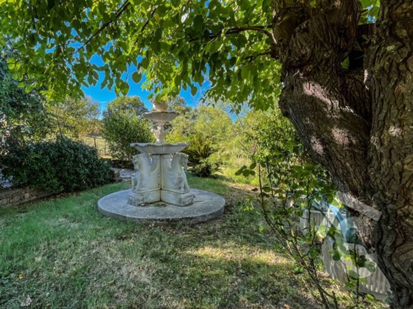 casa indipendente in vendita a Cupramontana