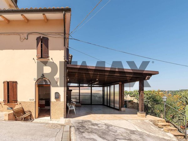 casa indipendente in vendita a Cupramontana in zona Poggio Cupro