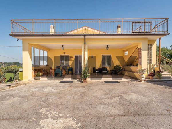 casa indipendente in vendita a Cupramontana in zona Poggio Cupro