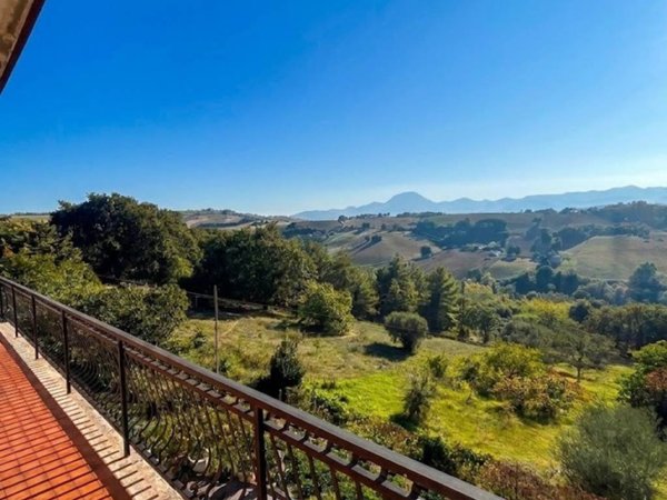 casa indipendente in vendita a Cupramontana in zona Poggio Cupro