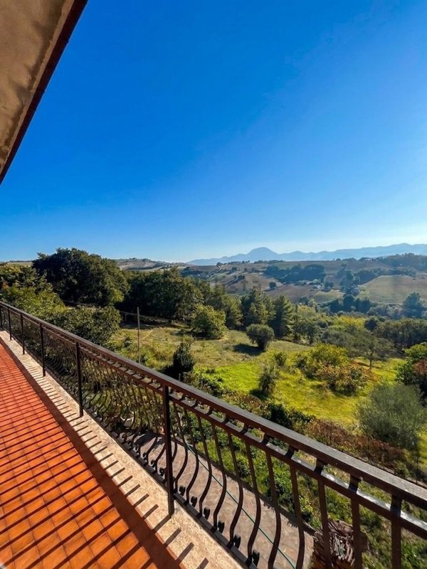 casa indipendente in vendita a Cupramontana in zona Poggio Cupro