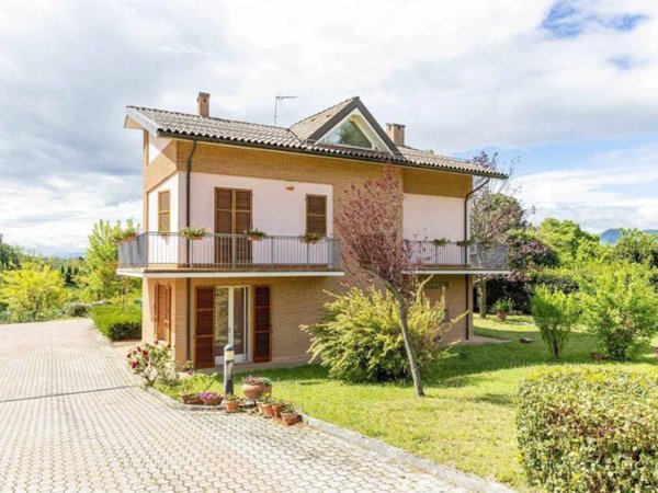 casa indipendente in vendita a Cupramontana