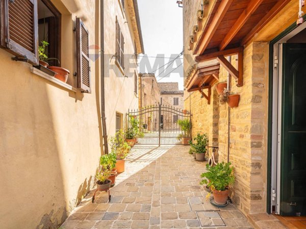 casa indipendente in vendita a Cupramontana in zona Poggio Cupro