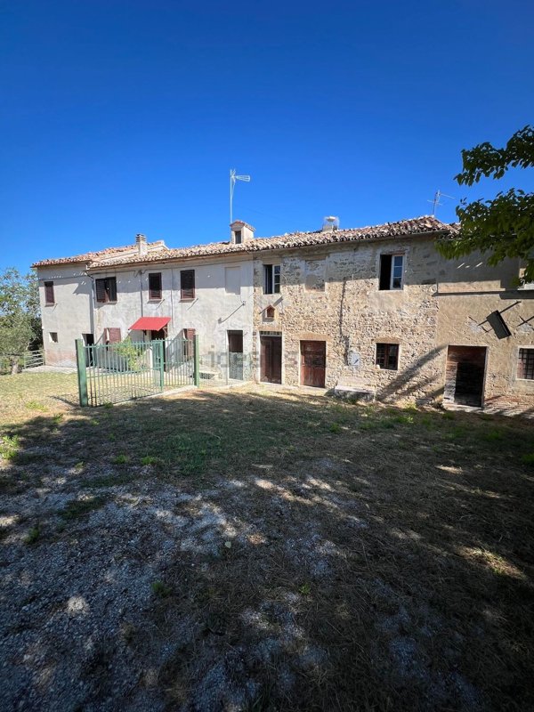 casa indipendente in vendita a Cupramontana in zona Poggio Cupro