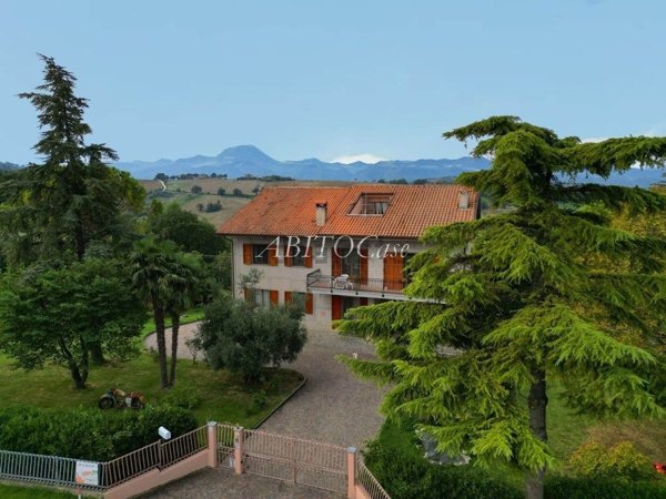 casa indipendente in vendita a Cupramontana in zona Poggio Cupro