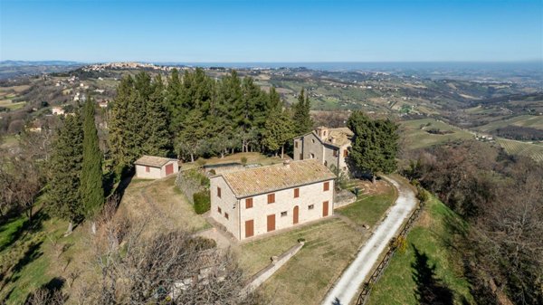 casa indipendente in vendita a Cupramontana in zona Poggio Cupro
