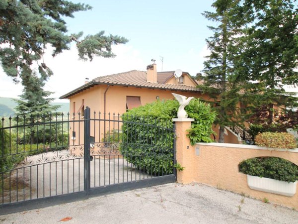 casa indipendente in vendita a Fabriano in zona San Donato