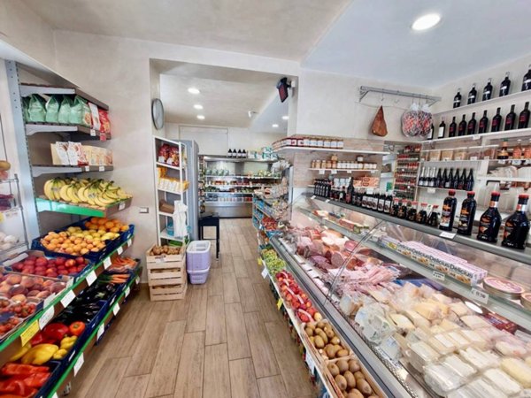 negozio in vendita a Fabriano