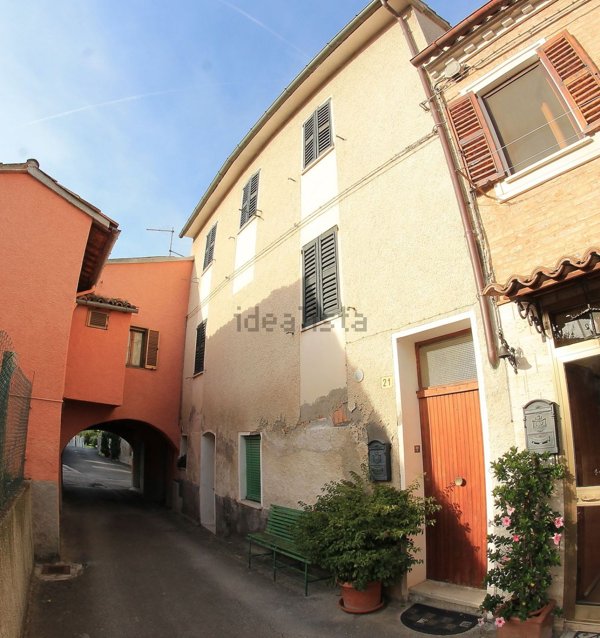 appartamento in vendita a Fabriano in zona Marischio