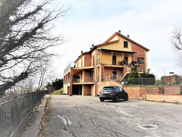 appartamento in vendita a Fabriano in zona Nebbiano