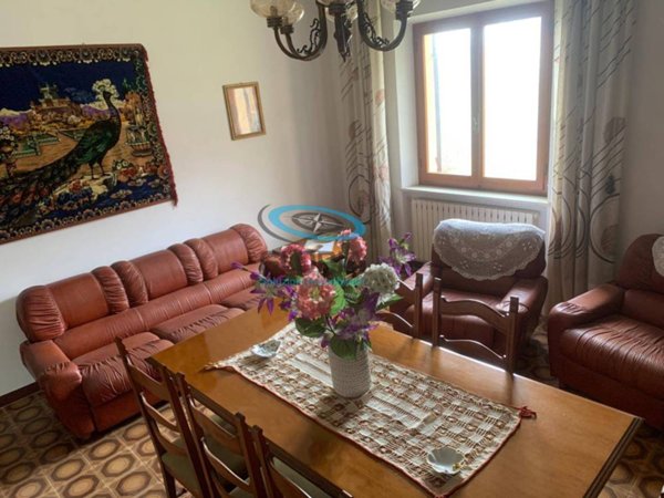 casa indipendente in vendita a Fabriano