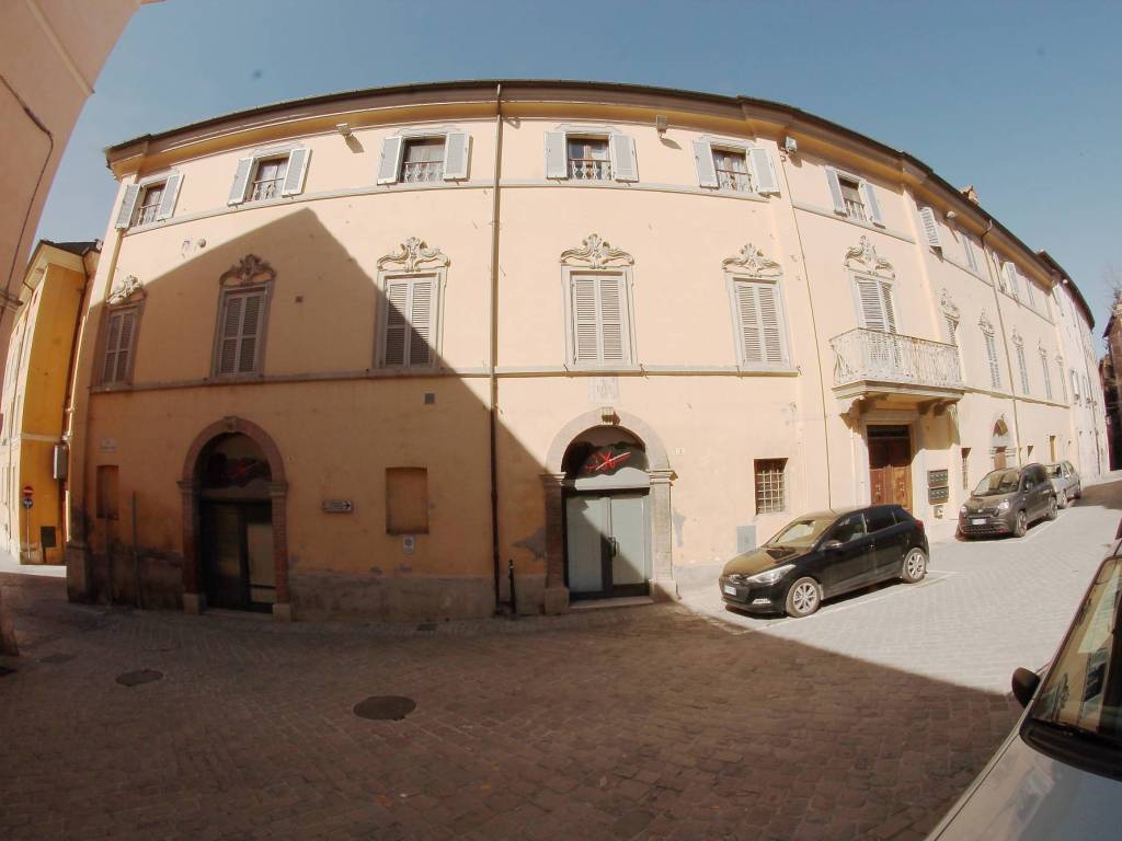 negozio in vendita a Fabriano
