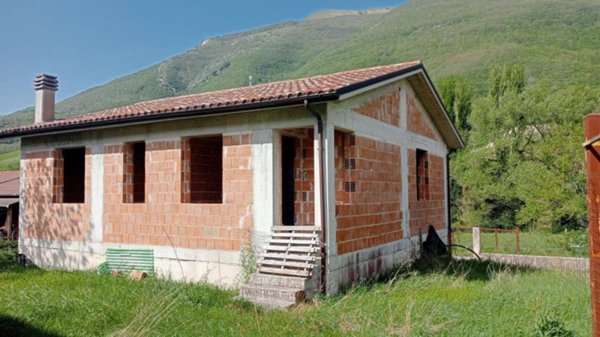 villetta a schiera in vendita a Fabriano in zona Campodonico